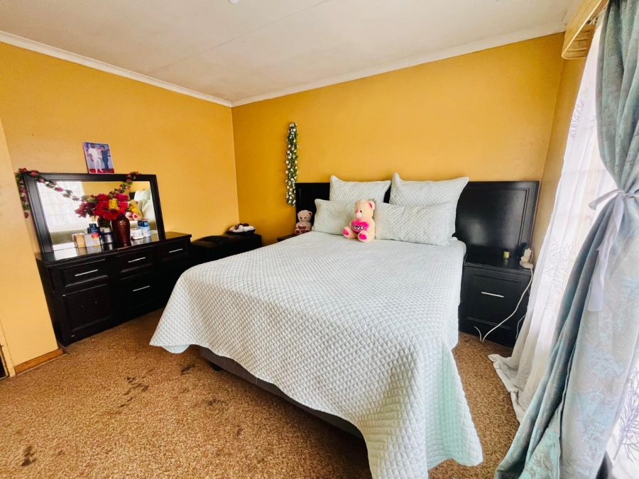 3 Bedroom Property for Sale in Molifi Tau Kloof Free State